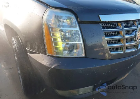 2011 Cadillac Escalade Premium z USA, uszkodzony, nr VIN 1GYS3CEF2BR217248